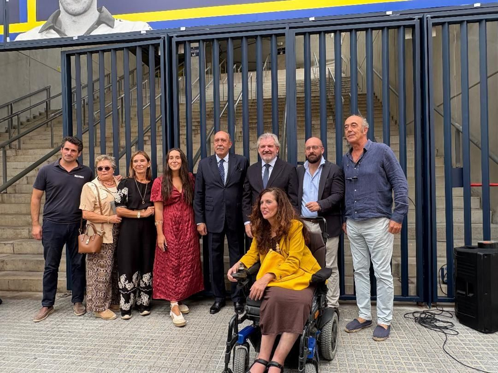 Carmelo Navarro, en el centro,  con Cristóbal Jiménez, Rocío Navarro, Milagros Ojeda, Nuria Álvarez, Manuel Vizcaíno, Germán Beardo y Jorge Navarro, tras finalizar el acto de inauguración.