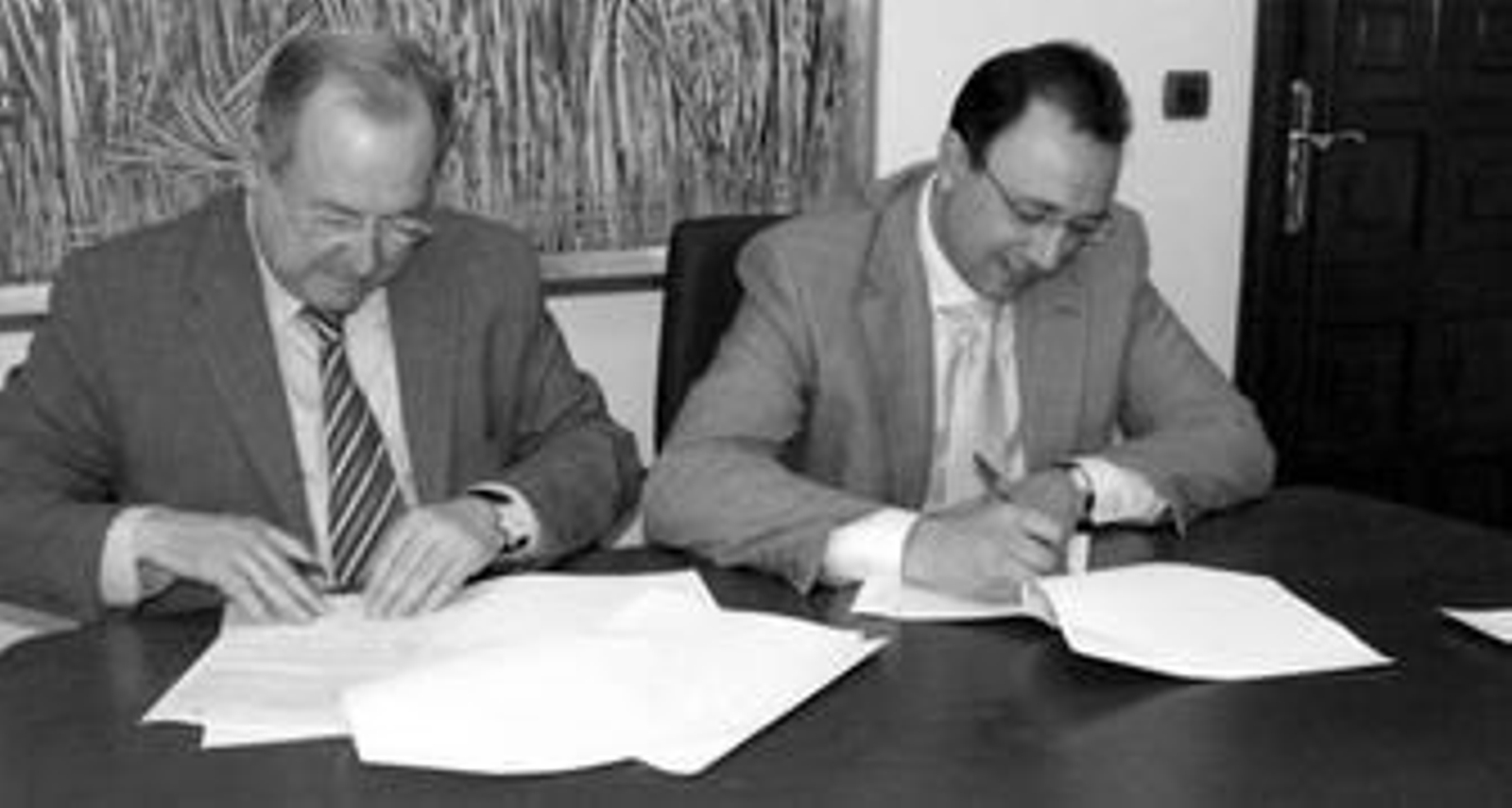 Francisco Orta y el alcalde de San Juan, Felipe Prieto, durante la firma del nuevo convenio con el SGT. Francisco Orta y el alcalde de San Juan, Felipe Prieto, durante la firma del nuevo convenio con el SGT.