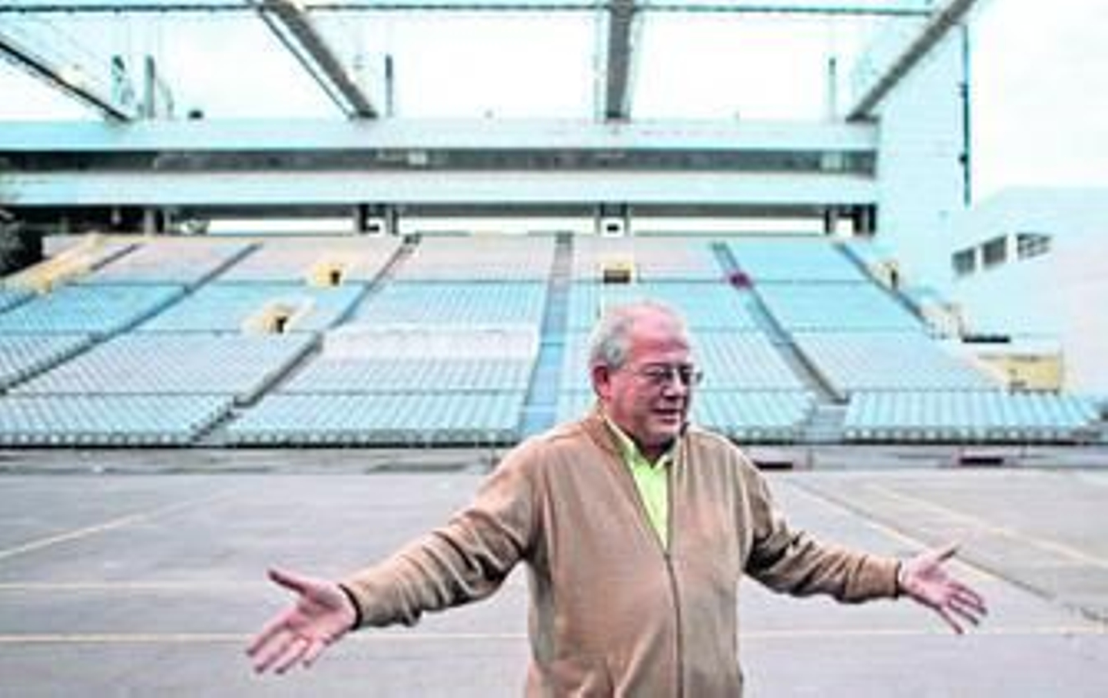 El empresario Francisco Bustamante, en la tarde de ayer en la zona central del Auditorio de la Cartuja.