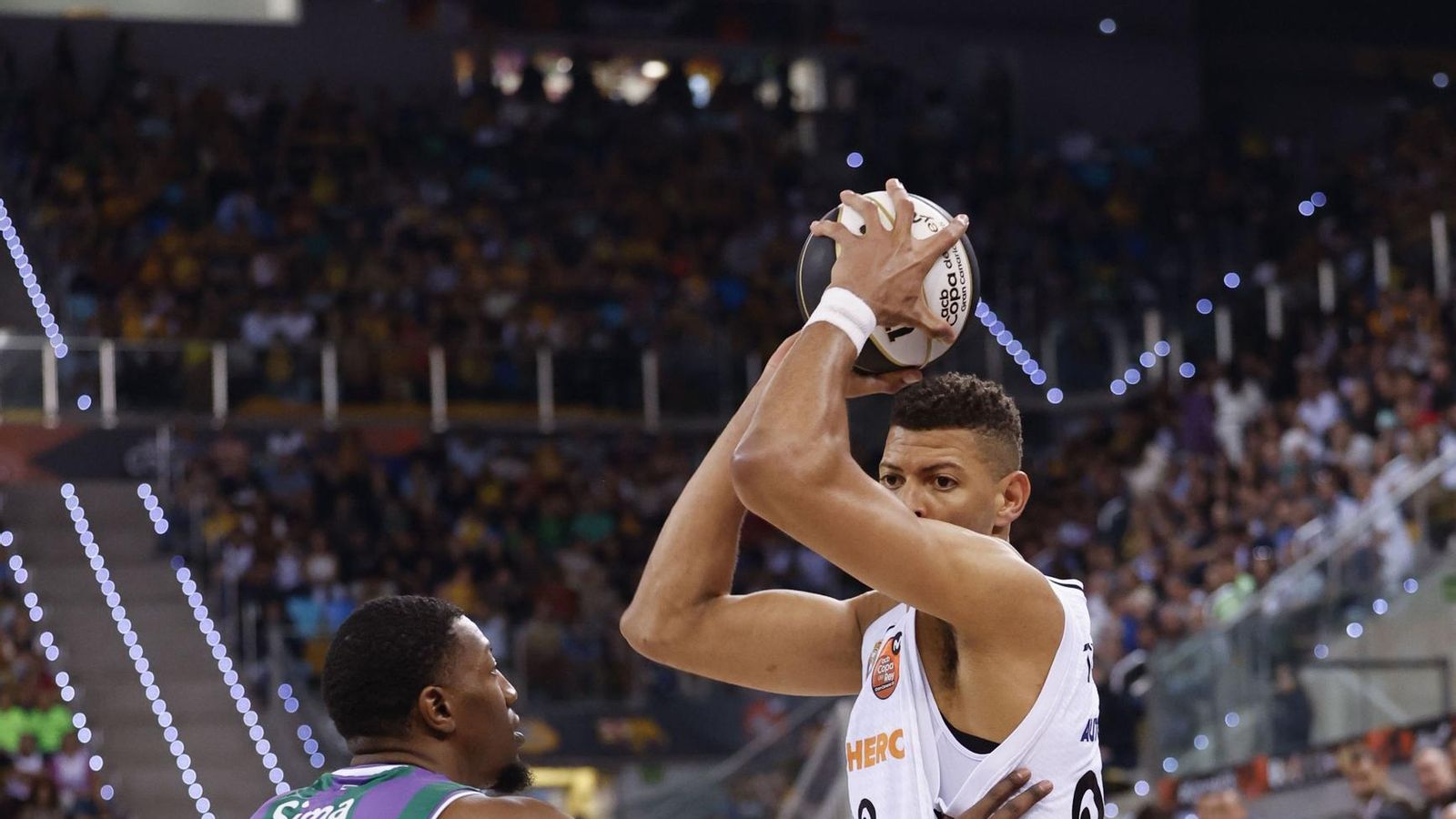 El Unicaja, campeón de Copa: Todas las imágenes del partido, la fiesta y la llegada a Málaga