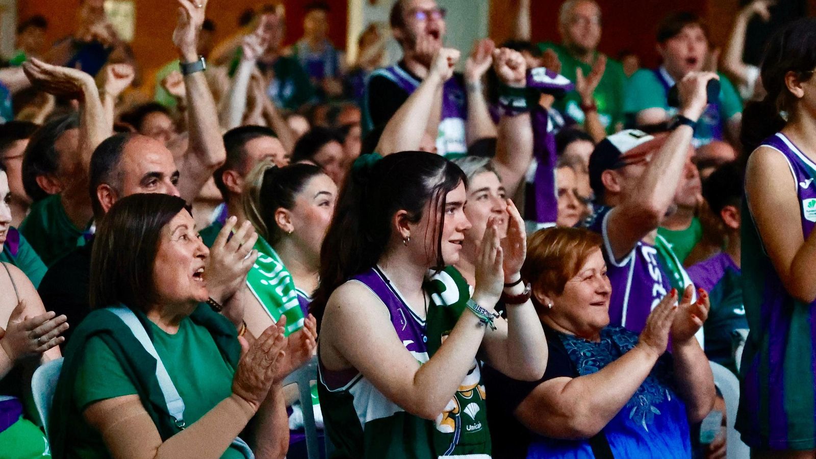 La locura en Los Guindos: ¡Búscate durante la final de BCL del Unicaja!