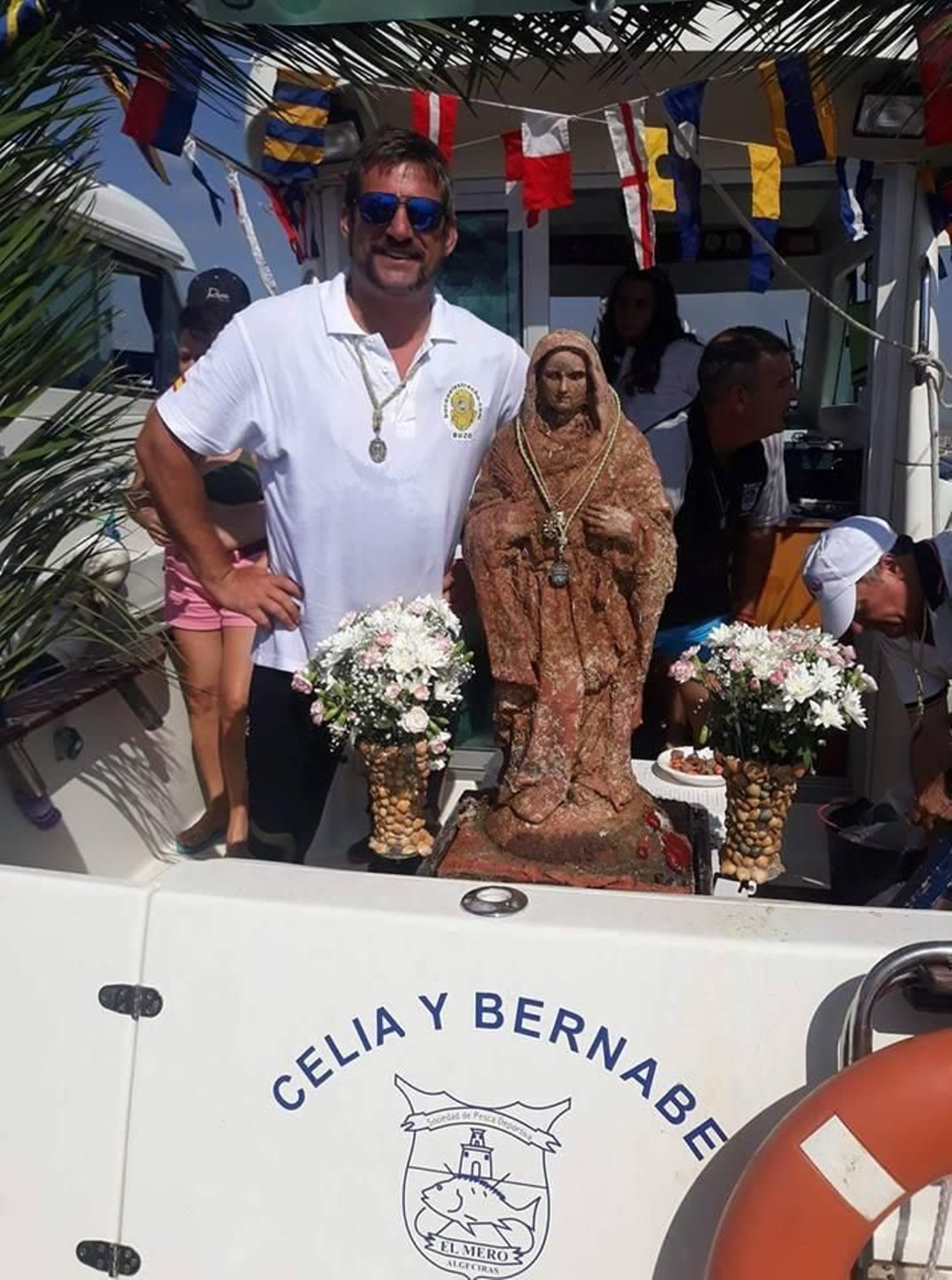 Manuel Sánchez Calero, con la Virgen de la Palma.