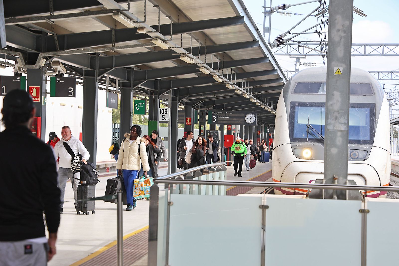 Llegada del primer tren a Huelva tras el accidente de Adamuz