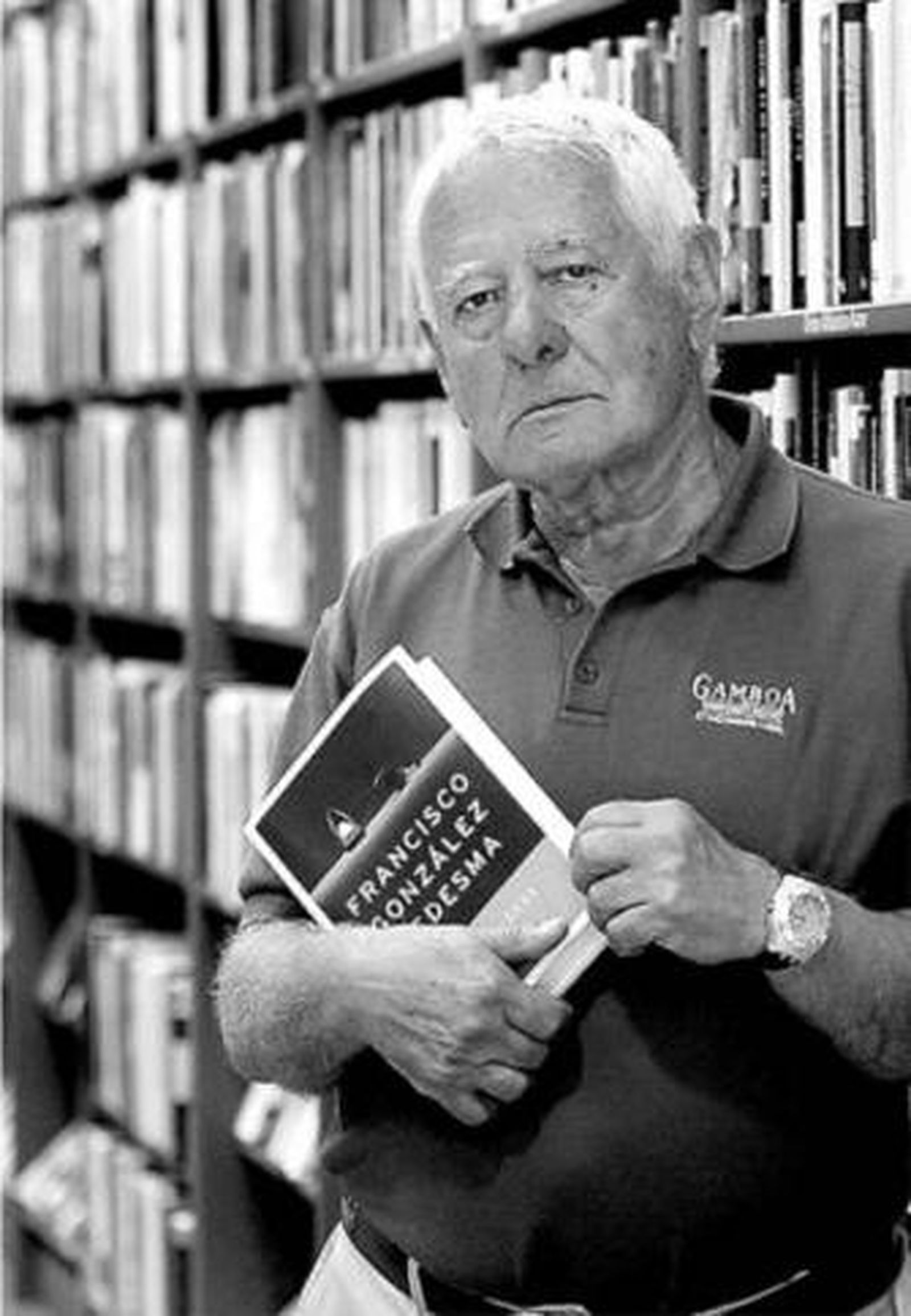 El escritor catalán Francisco González Ledesma.