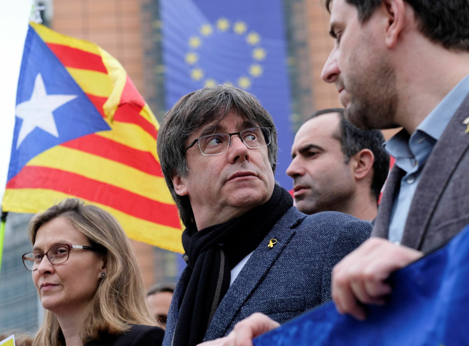 El ex presidente catalán Carles Puigdemont, en una protesta ante la Eurocámara el viernes en Bruselas.