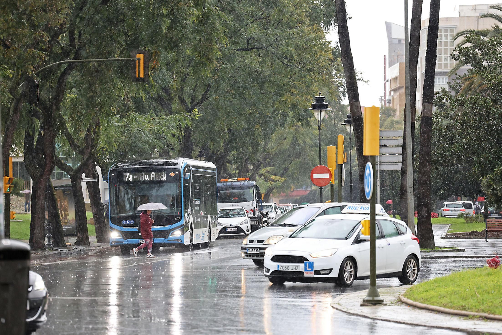 Las imágenes de la lluviosa mañana del jueves 13 de marzo en Huelva