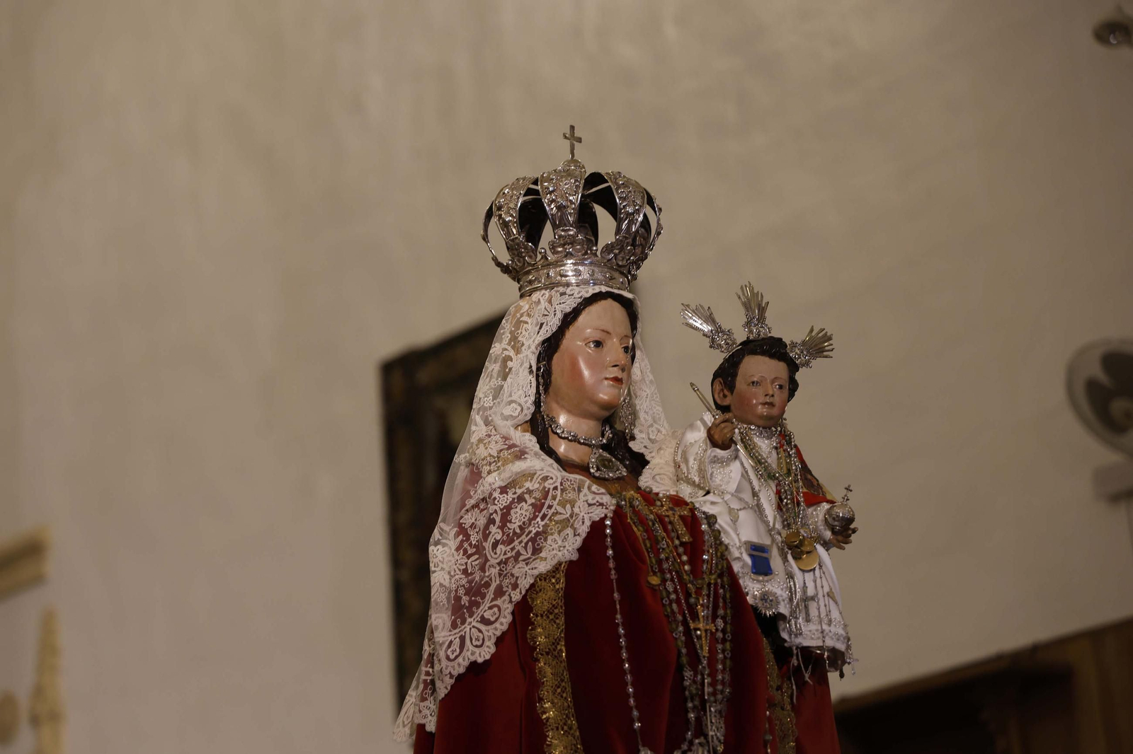 La Virgen de la Luz, patrona de Tarifa, regresa a su santuario entre el fervor y la lluvia
