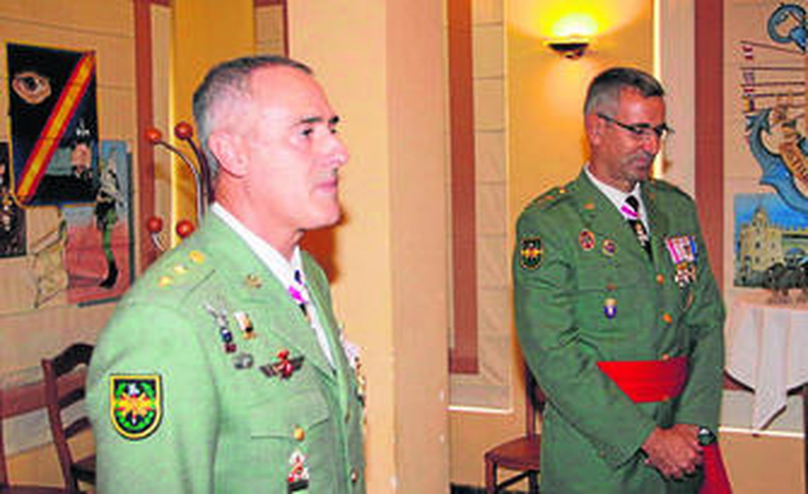 Teniente coronel Salmerón, jefe de la Sección de Asuntos Económicos, y el general Leza, jefe de la Brileg.