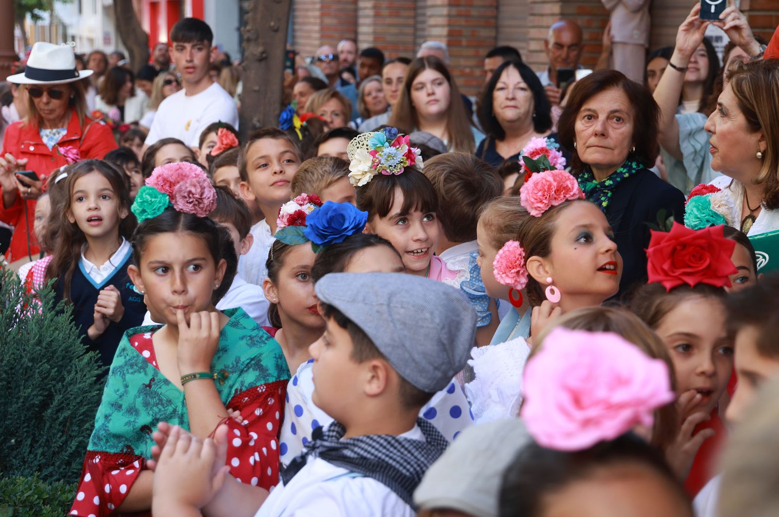 Las mejores imágenes de los peregrinos en la salida de Emigrantes