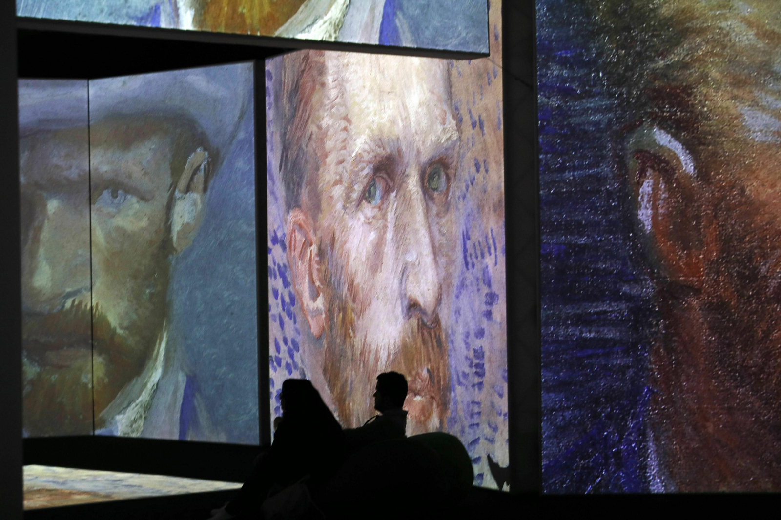 Presentación de la exposición 'Van Gogh Alive' en el Muelle Uno de Málaga.