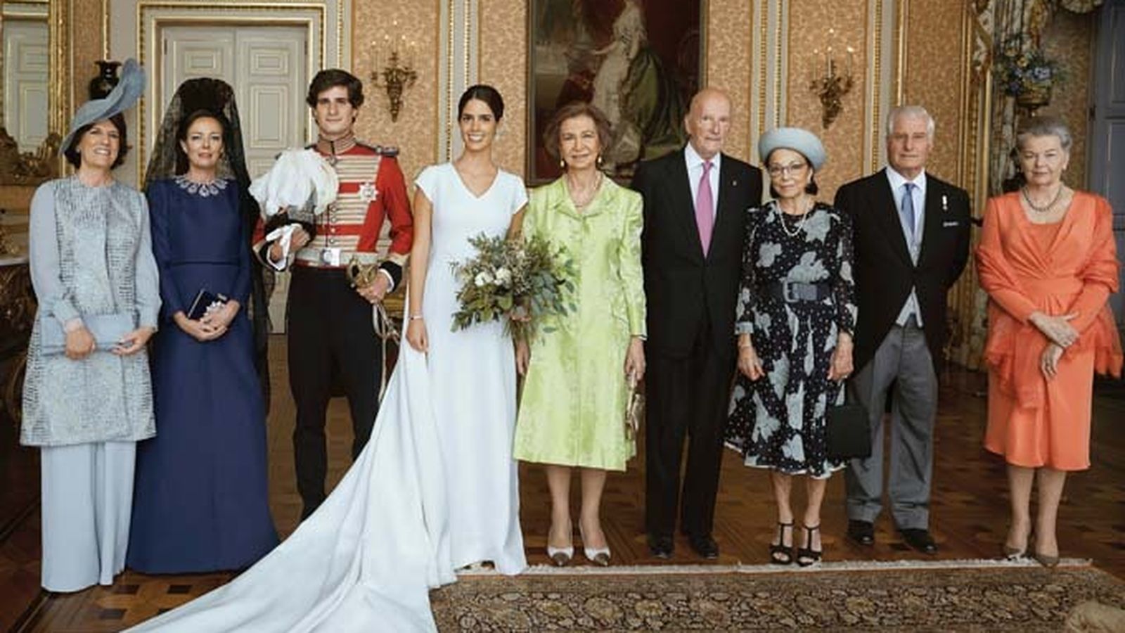 Foto de familia, con la Reina Emérita junto a la novia, de la boda de Carlos Fitz-James Stuart con Sofía Palazuelo hace casi dos años.