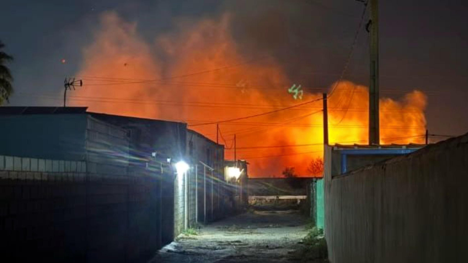 Incendio en la zona de El Algarrobo en Puerto Real