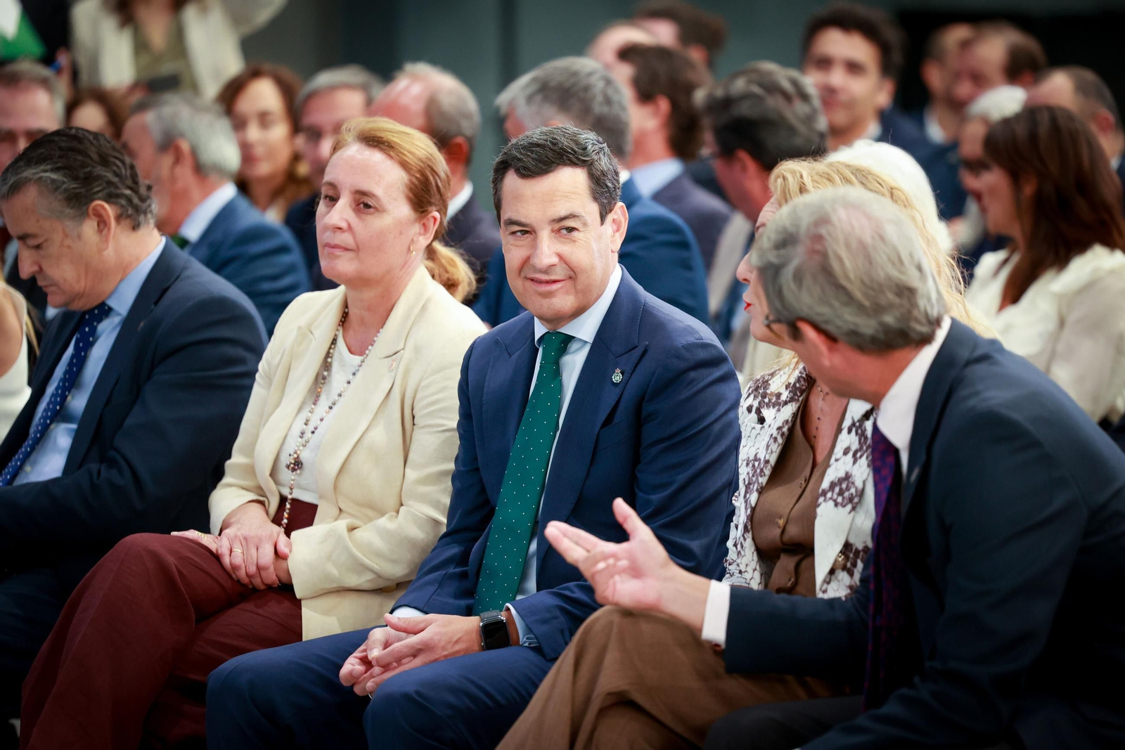 Aurora Salvador y Juanma Moreno en la inauguración del CFA