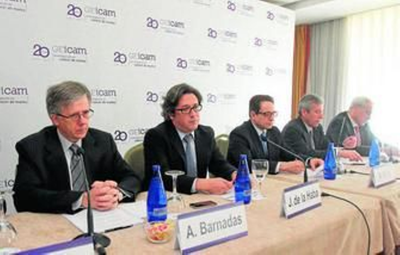 Juan de la Haba, en el centro, durante una reunión de la Geicam celebrado en Córdoba
