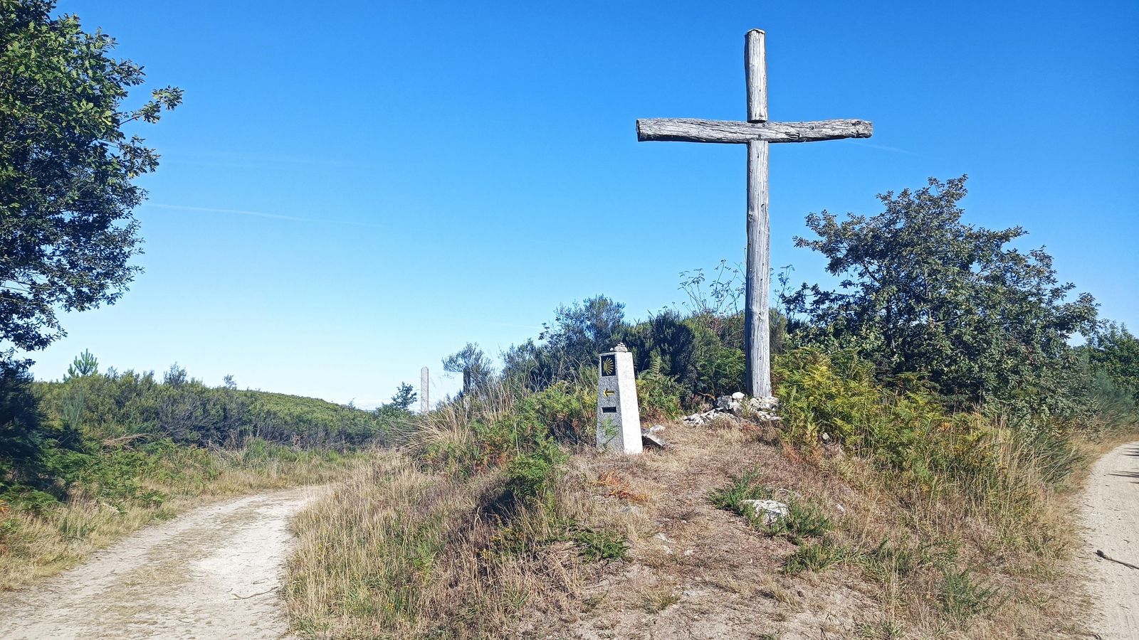 Esta cruz marca el Alto de Talariño.