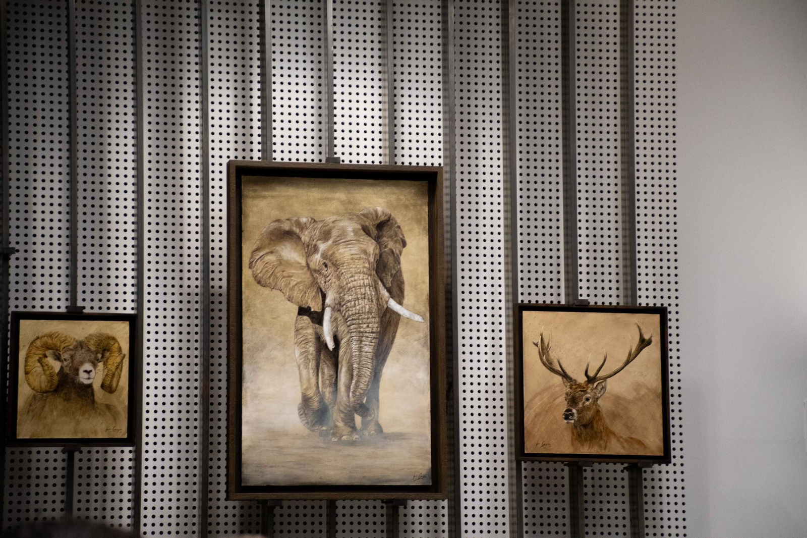 En imágenes, la pintora Inma Campos muestra su lado más "salvaje" en el centro de Córdoba