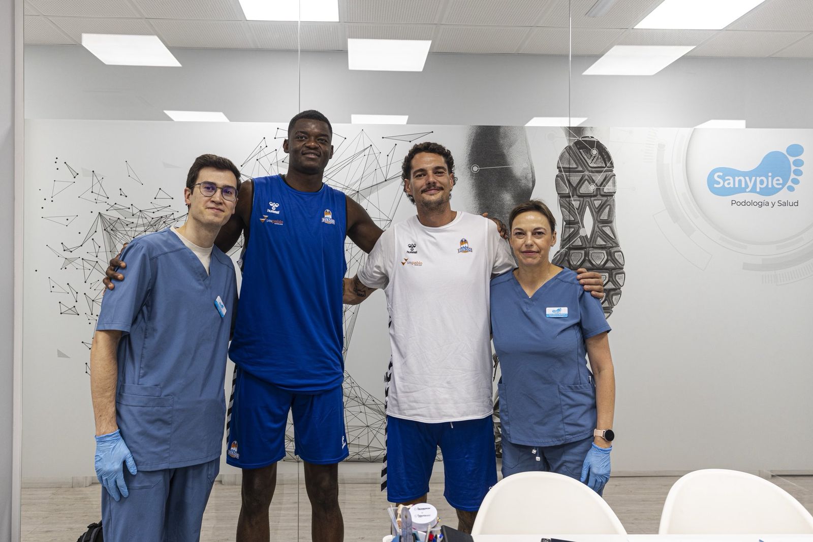 Nzosa, los primeros chequeos médicos con San Pablo Burgos.