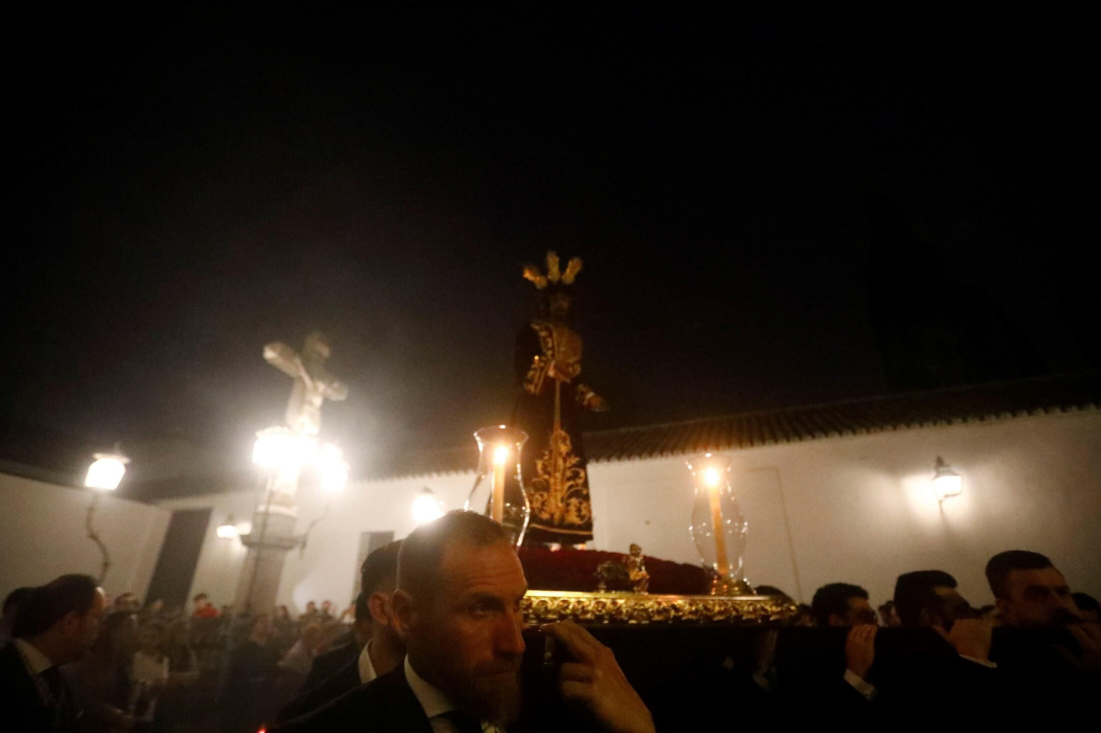 El vía crucis del Señor de la Humildad y Paciencia de Córdoba, en imágenes