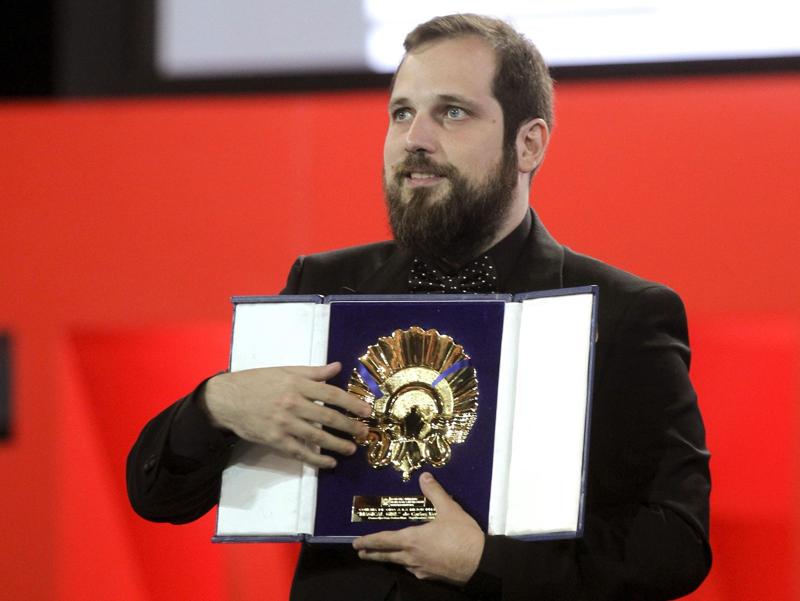 Carlos Vermut, con la Concha de Oro que ganó en 2014.