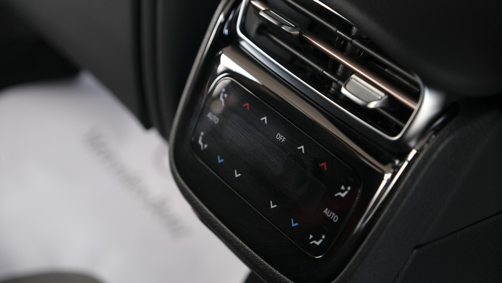 Imágenes de la presentación del Mercedes EQE en el concesionario Saveres, de Huércal de Almería