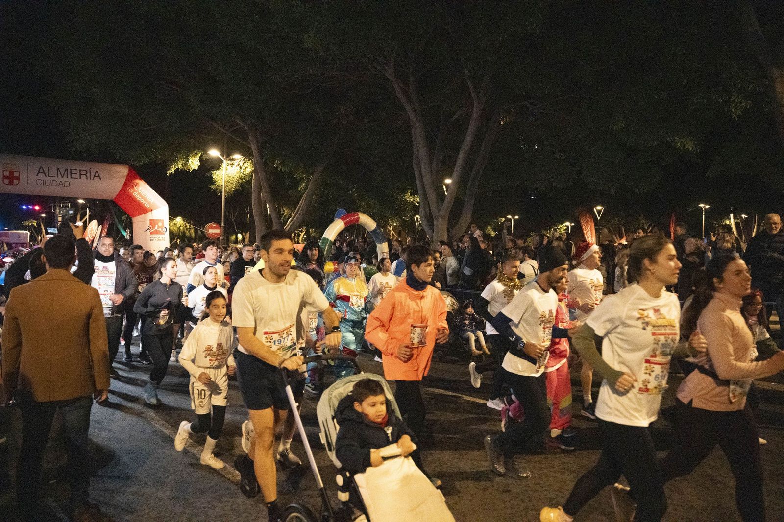 Almería corre y celebra su memoria olímpica en una San Silvestre de récord