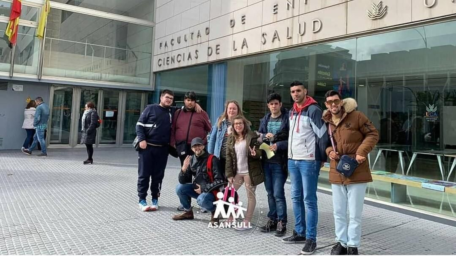 Los ocho nuevos empleados del Servicio Andaluz de Empleo.