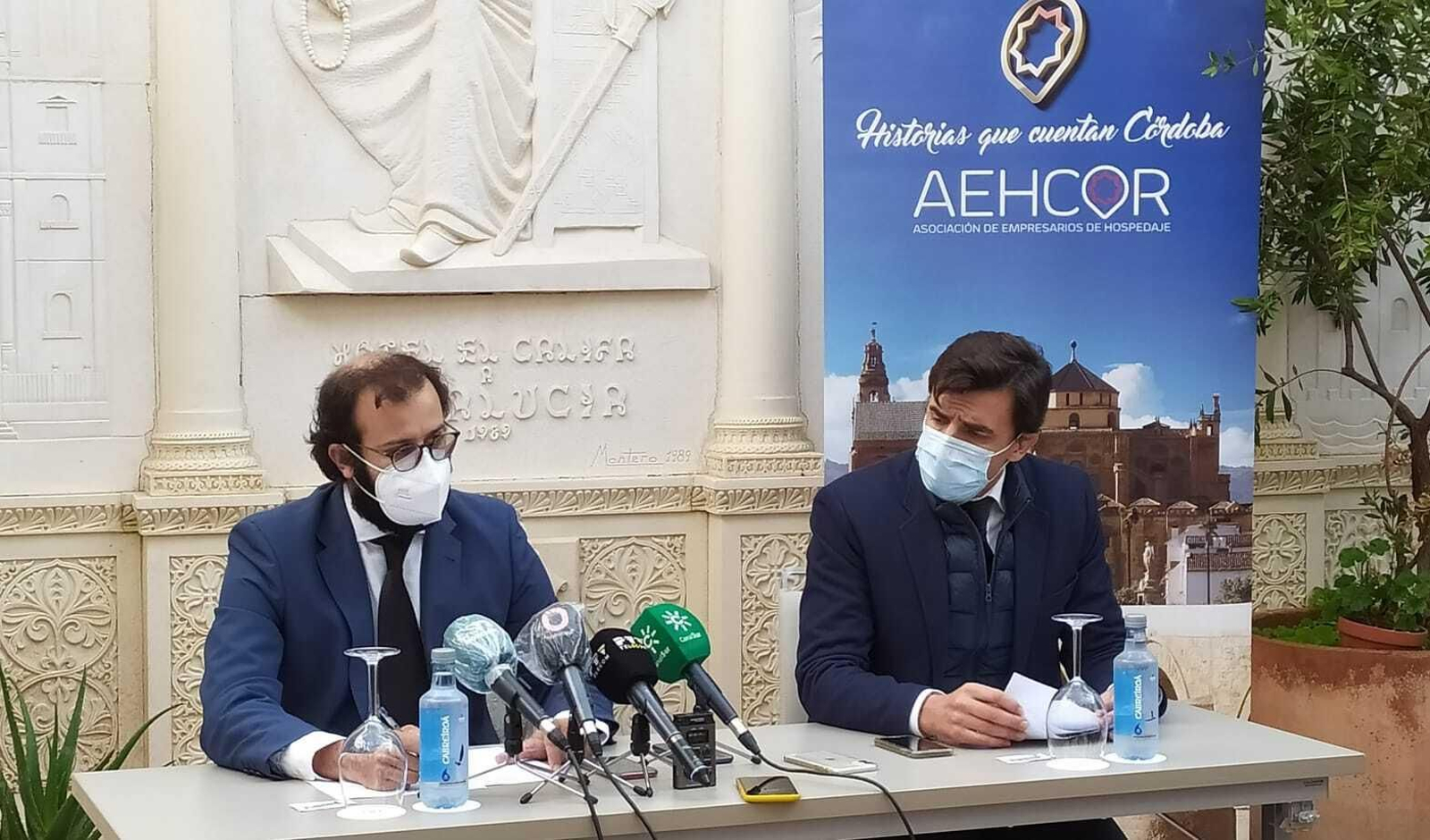 Manuel Fragero y Félix Serrano, durante la rueda de prensa.