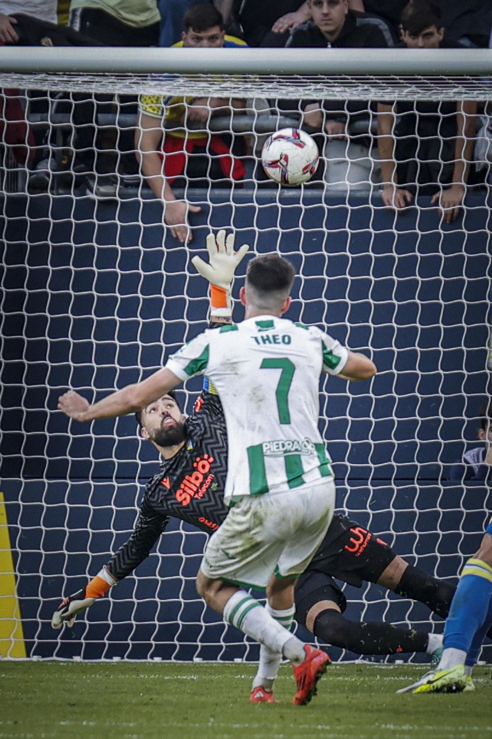 Búscate entre las imágenes del partido de fútbol entre Cádiz CF y Córdoba CF