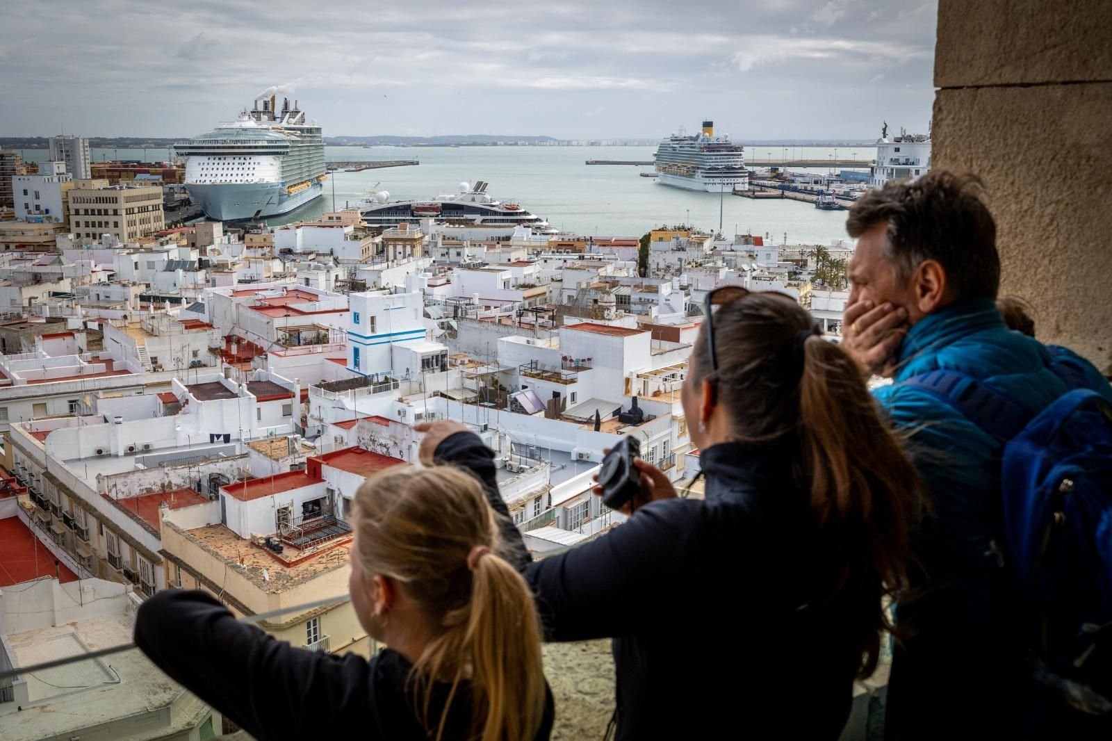 Imágenes de los cruceristas que han llegado a Cádiz este 1 de mayo festivo
