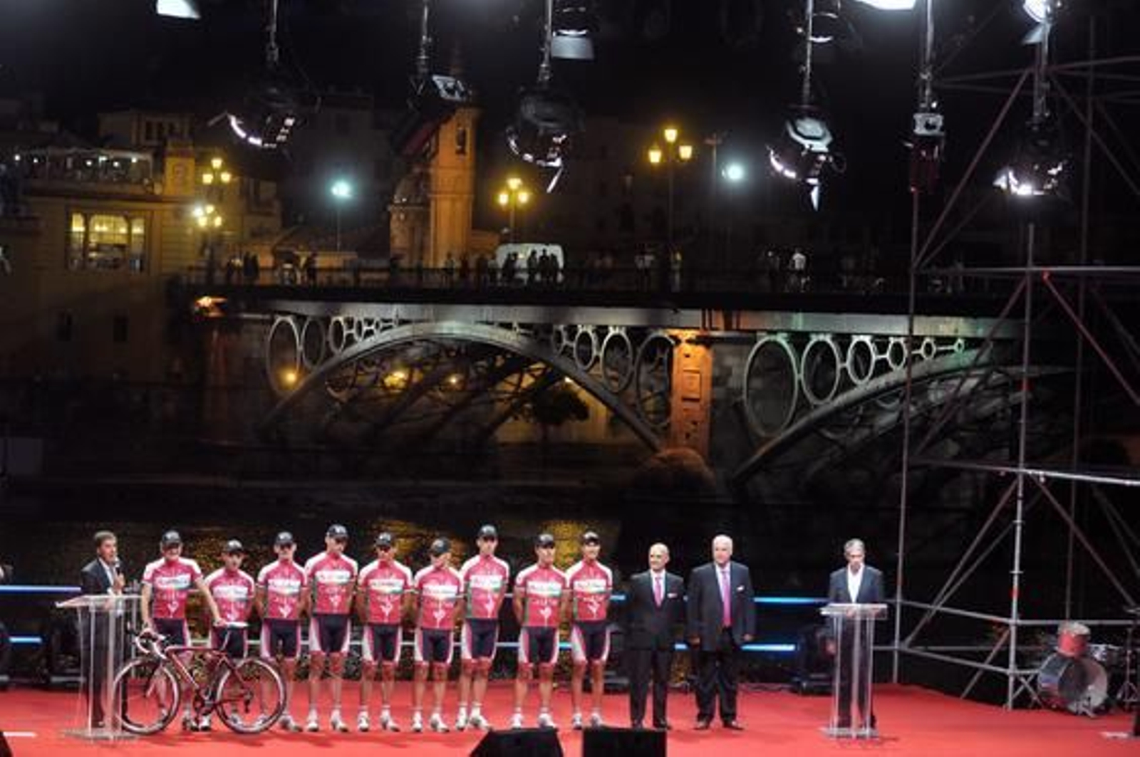 Presentación de los equipos participantes: Andalucía-Cajasur.

Foto: Manuel G? · Agencias