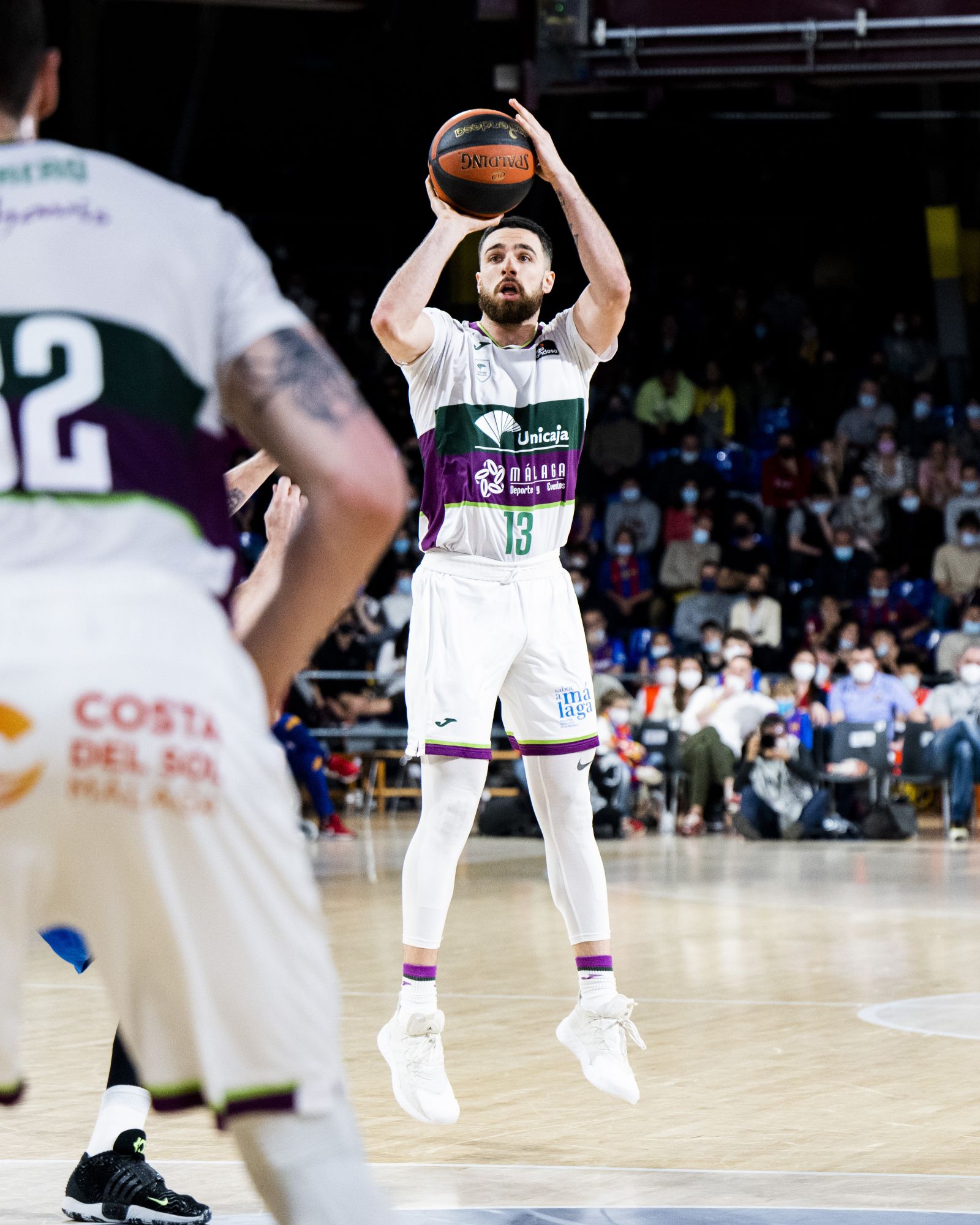 Francis Alonso lanza a canasta con el Unicaja.