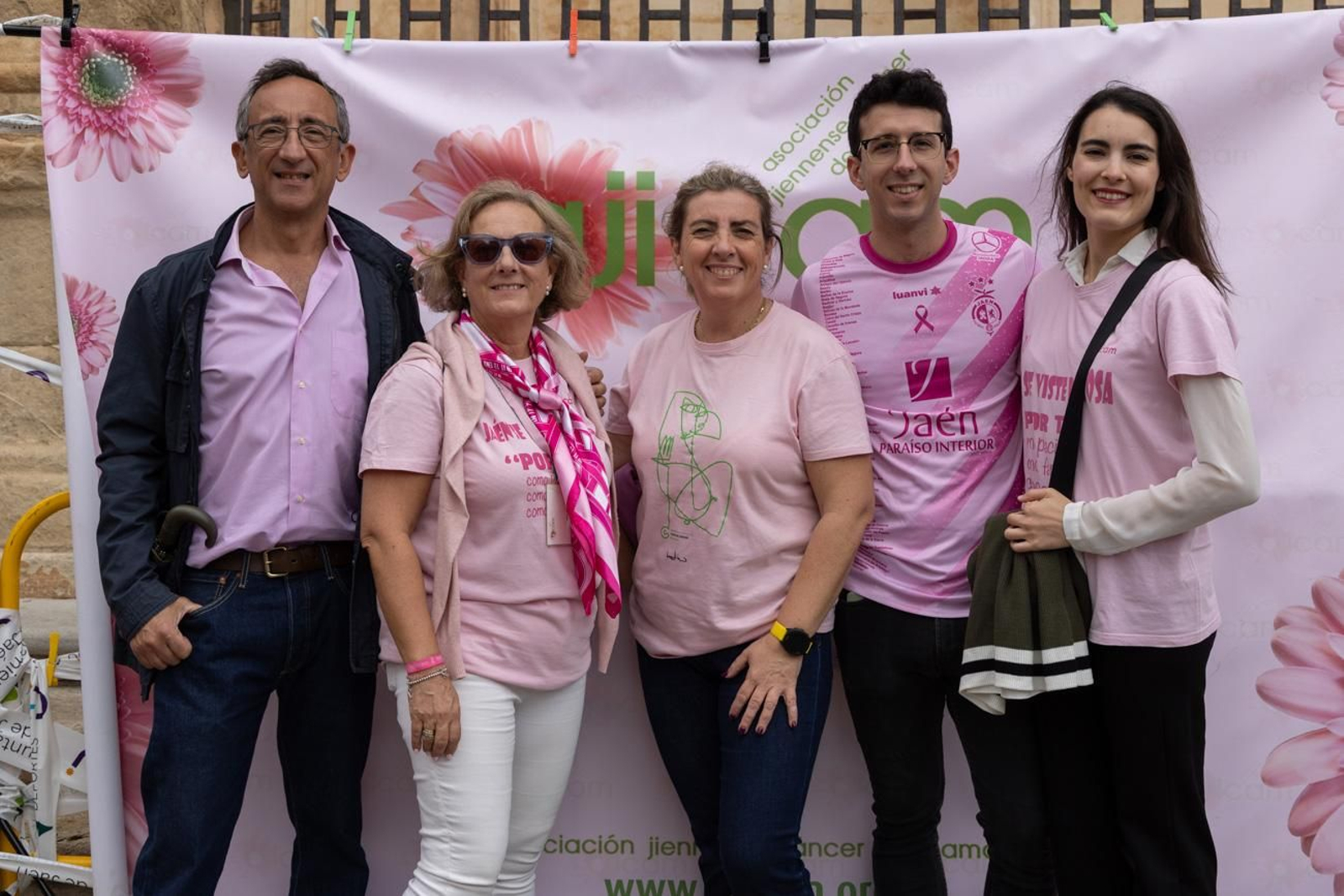 Jaén se viste de rosa con una marcha reivindicativa contra el cáncer de mama