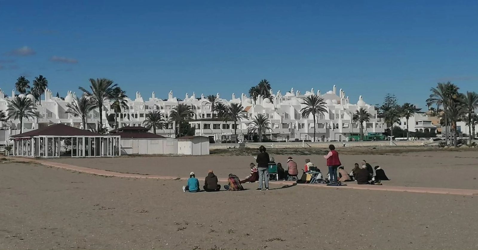 Las playas de Vera se llenan de arte y deporte con el éxito de 'Tus Playas de Invierno