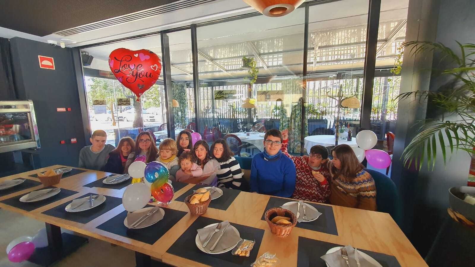 Luz Ahumada, en su cumpleaños con sus amigos.