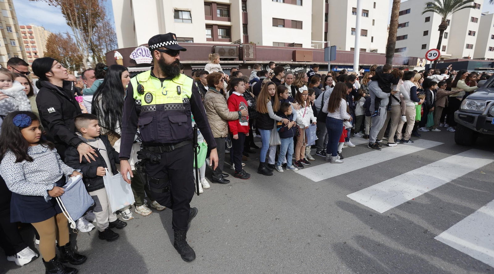 Fotos de la cabalgata de Reyes Magos 2025 en La Línea