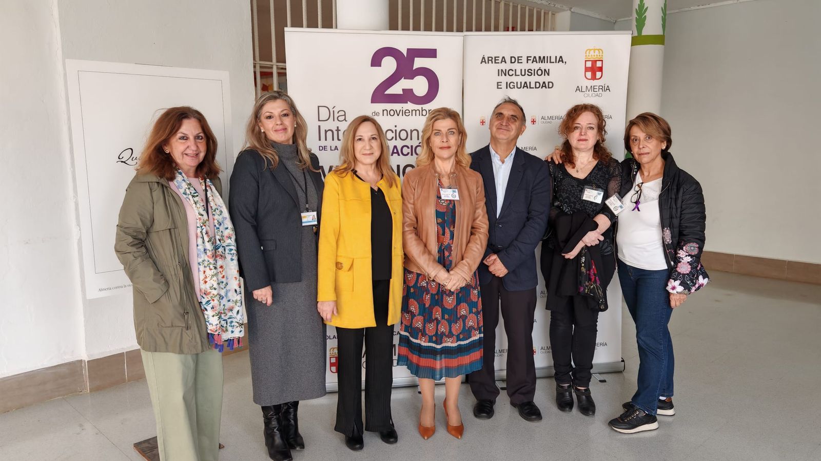 Exposición contra la violencia de género en 'El Acebuche'.