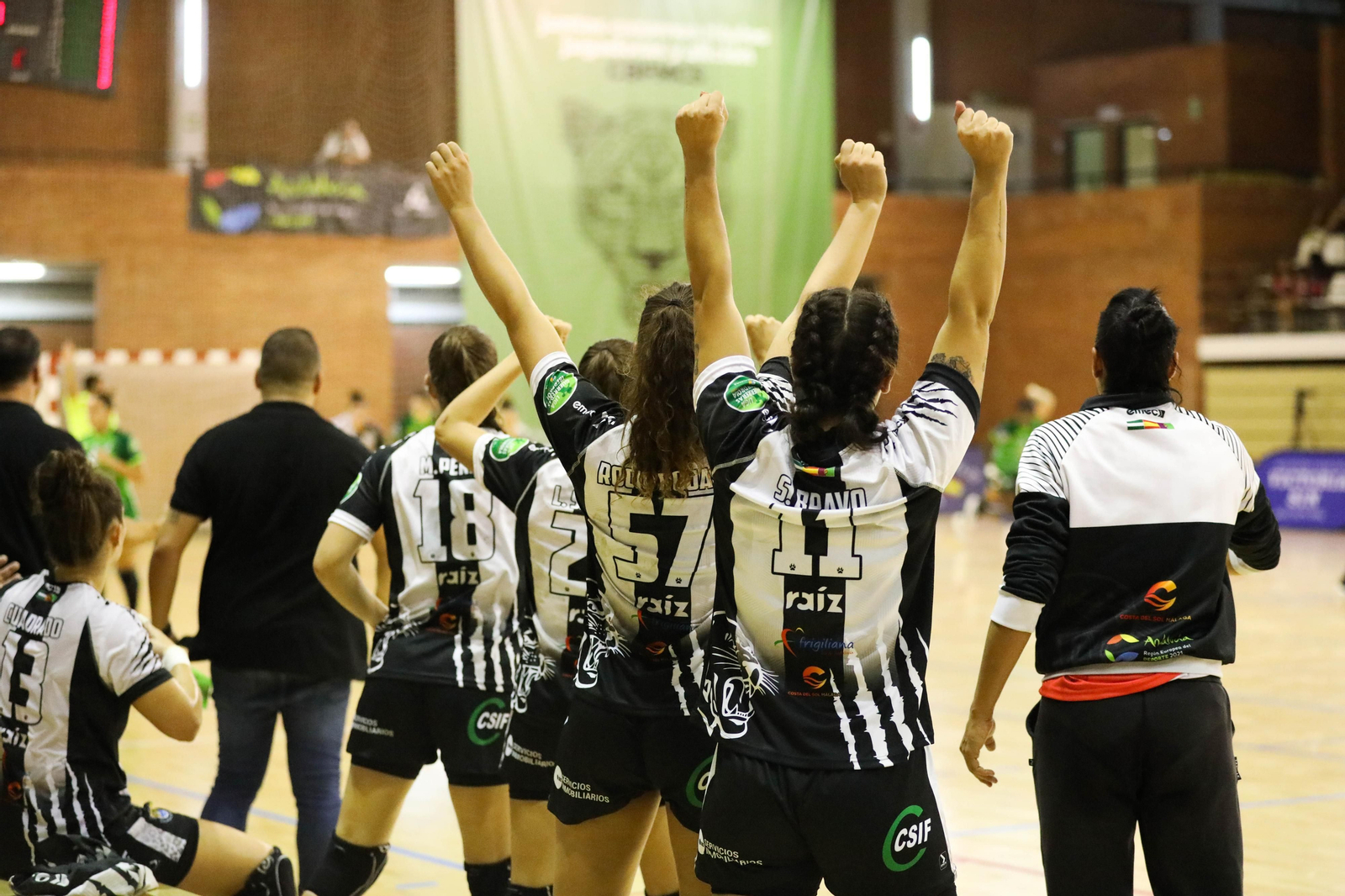 El Costa del Sol celebra un gol. El Costa del Sol celebra un gol.