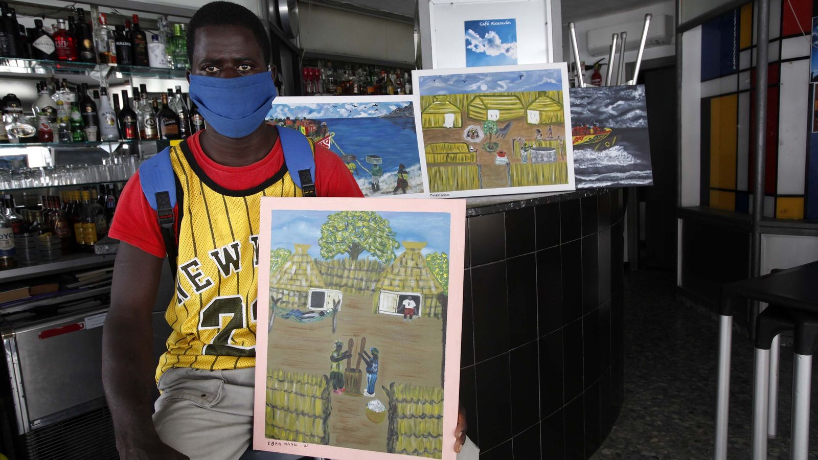 Ibra Niang ha vendido todos los cuadros que salvó del incendio de su chabola en Lepe