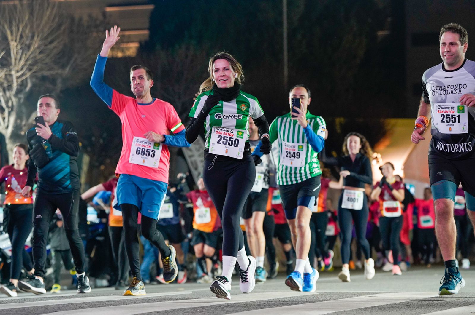 En imágenes: búscate en tu llegada a meta de la Carrera de San Antón 2026 (2)