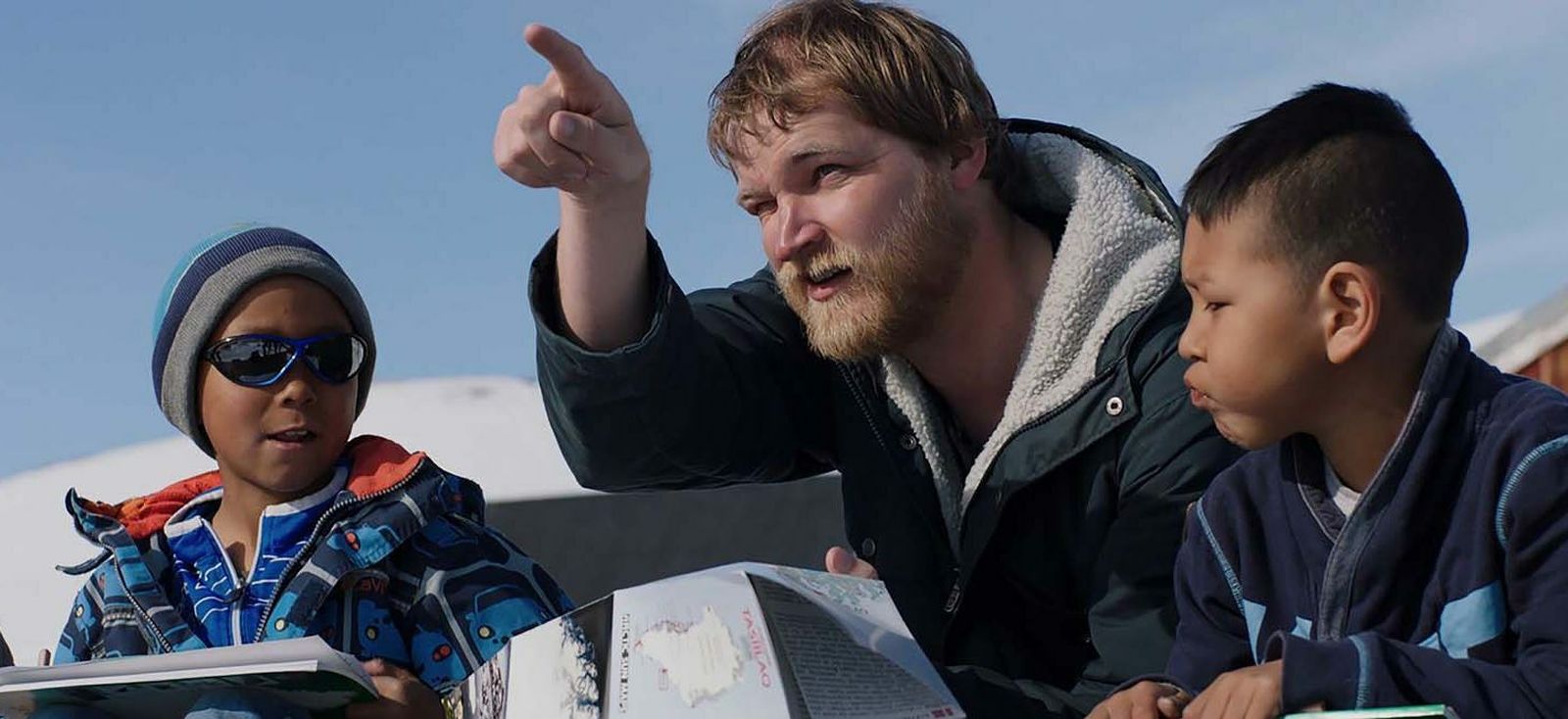 El profesor danés y sus alumnos inuit en el filme de Samuel Collardey.