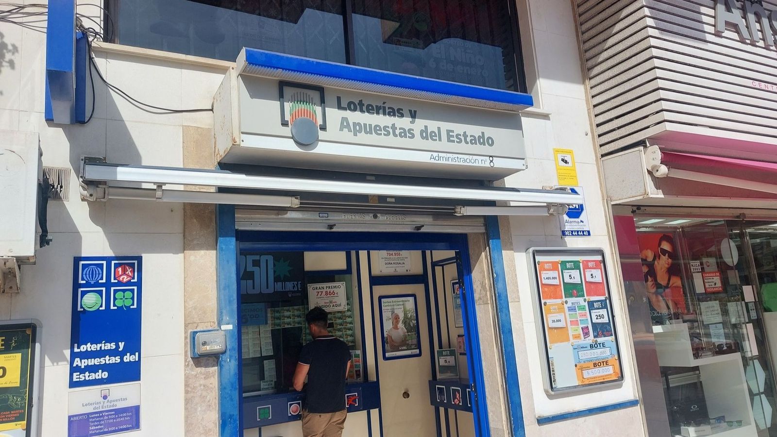 La administración Loterías Doña Rosalía número 8, ubicada en la Plaza de la Mujer frente al ambulatorio Menéndez Tolosa.