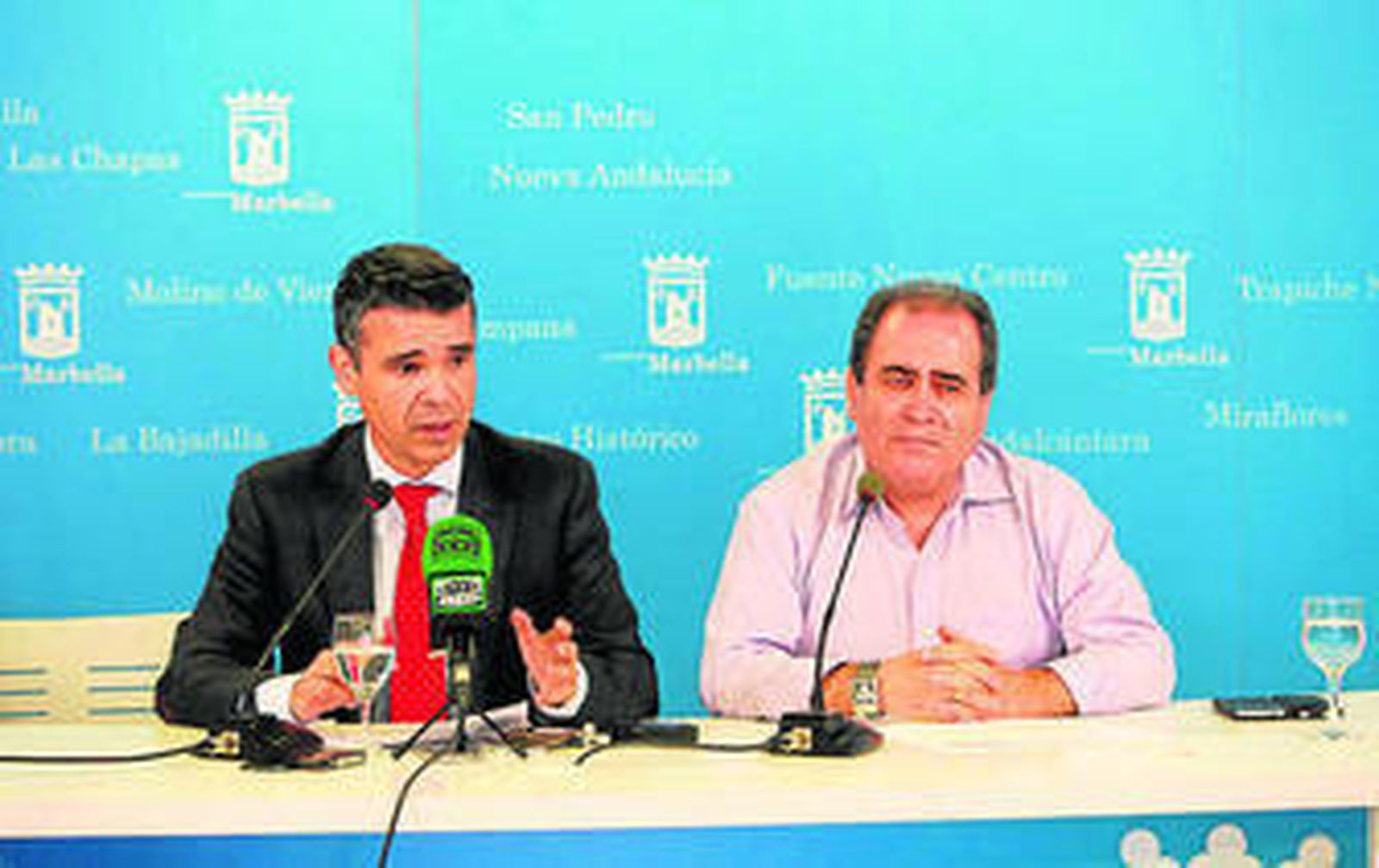 El alcalde José Bernal y el concejal de LImpieza Francisco García.