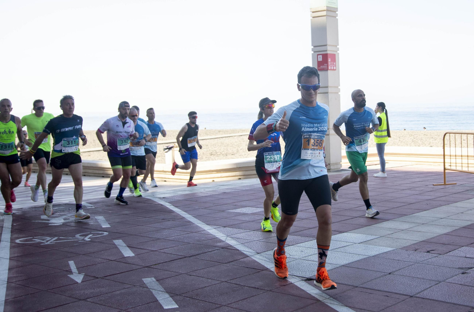 El Medio Maratón de Almería 2025, en imágenes