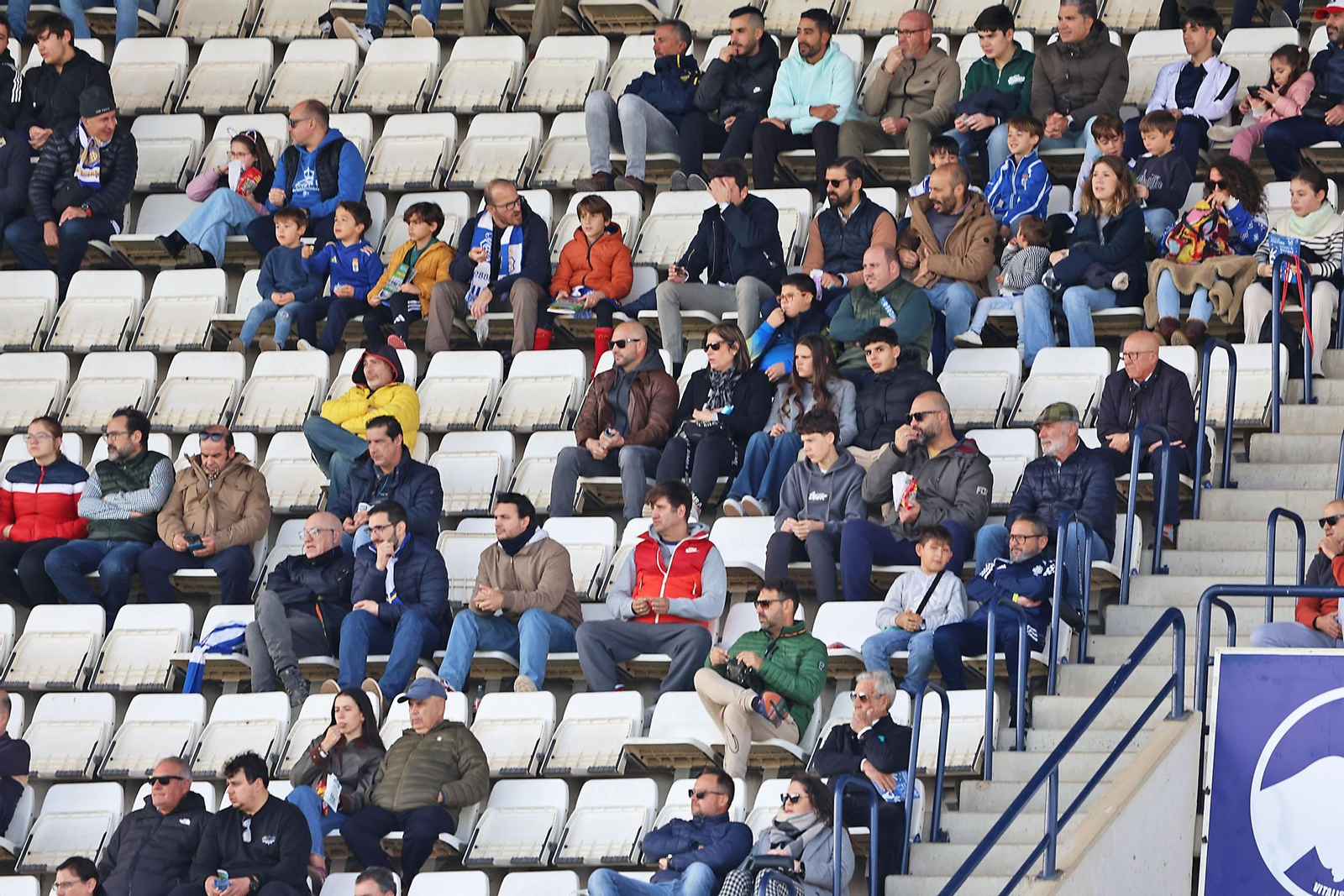 Búscate en las gradas en el Nuevo Colombino en el Recreativo de Huelva - Atlético Antoniano