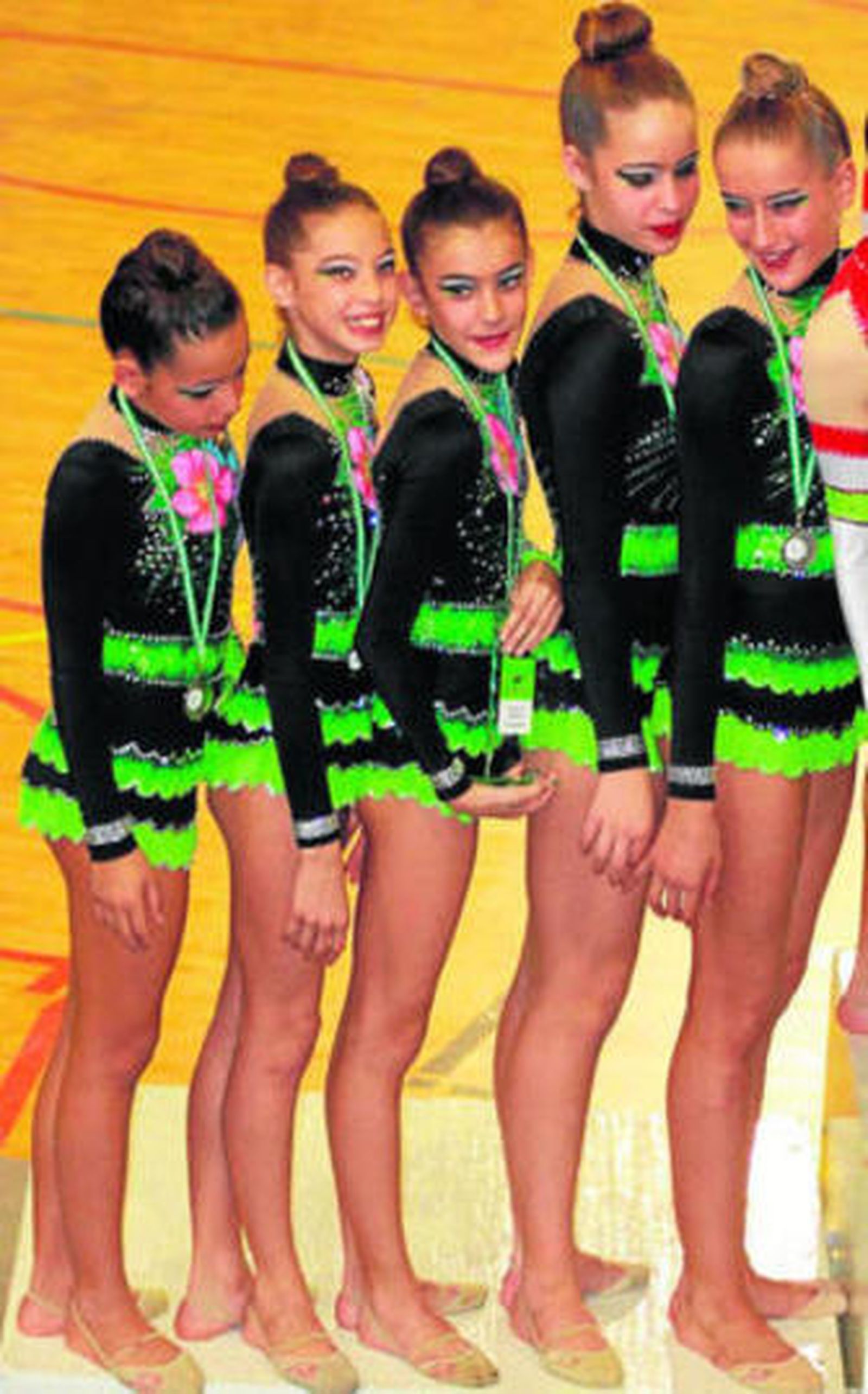 Las infantiles del Liceo, en el podio de Marchena.