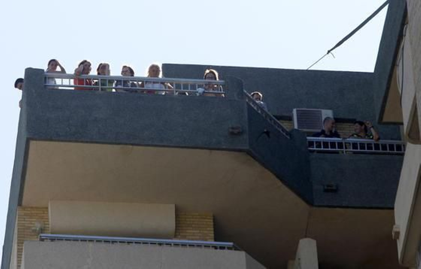 Espectacular incendio en un edificio de la calle Brasil. /Jesús Marín