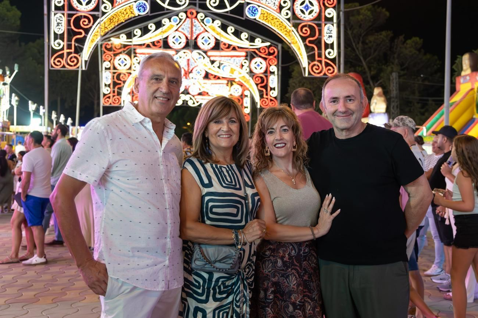 Pasacalles inaugural, fuegos artificiales e iluminación de la portada de feria y del recinto ferial de la Feria de San Bartolomé en Martos