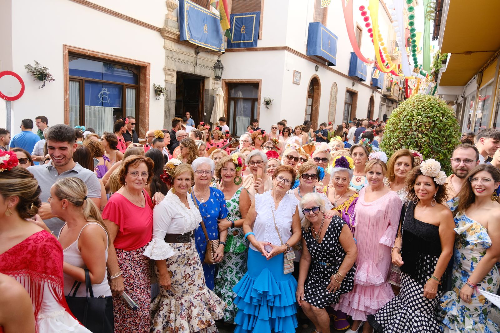 La celebración en Cabra del Día de la Mujer con motivo de la Real Feria, en imágenes