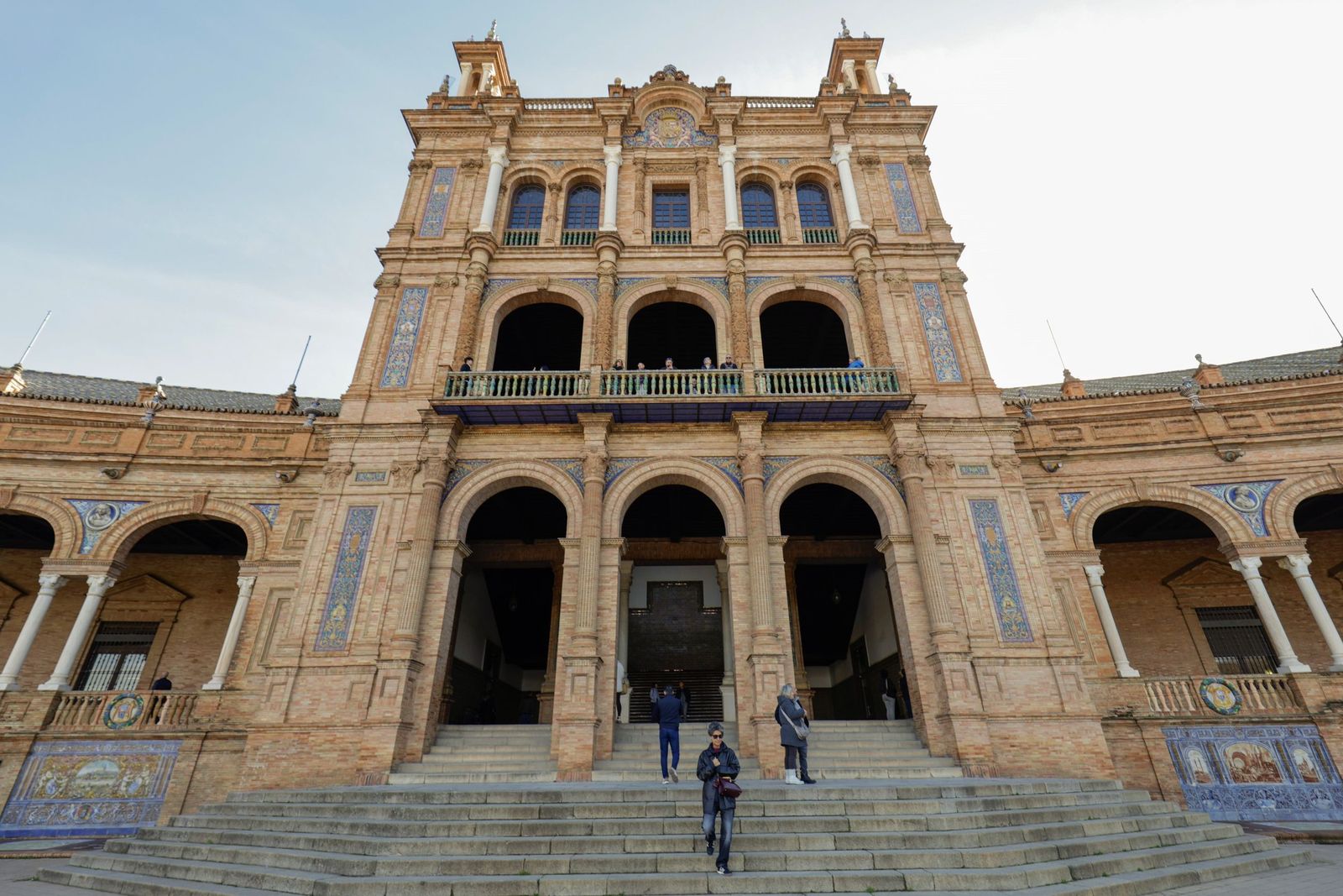 La Puerta de Aragón en su vertiente a la Plaza de España.