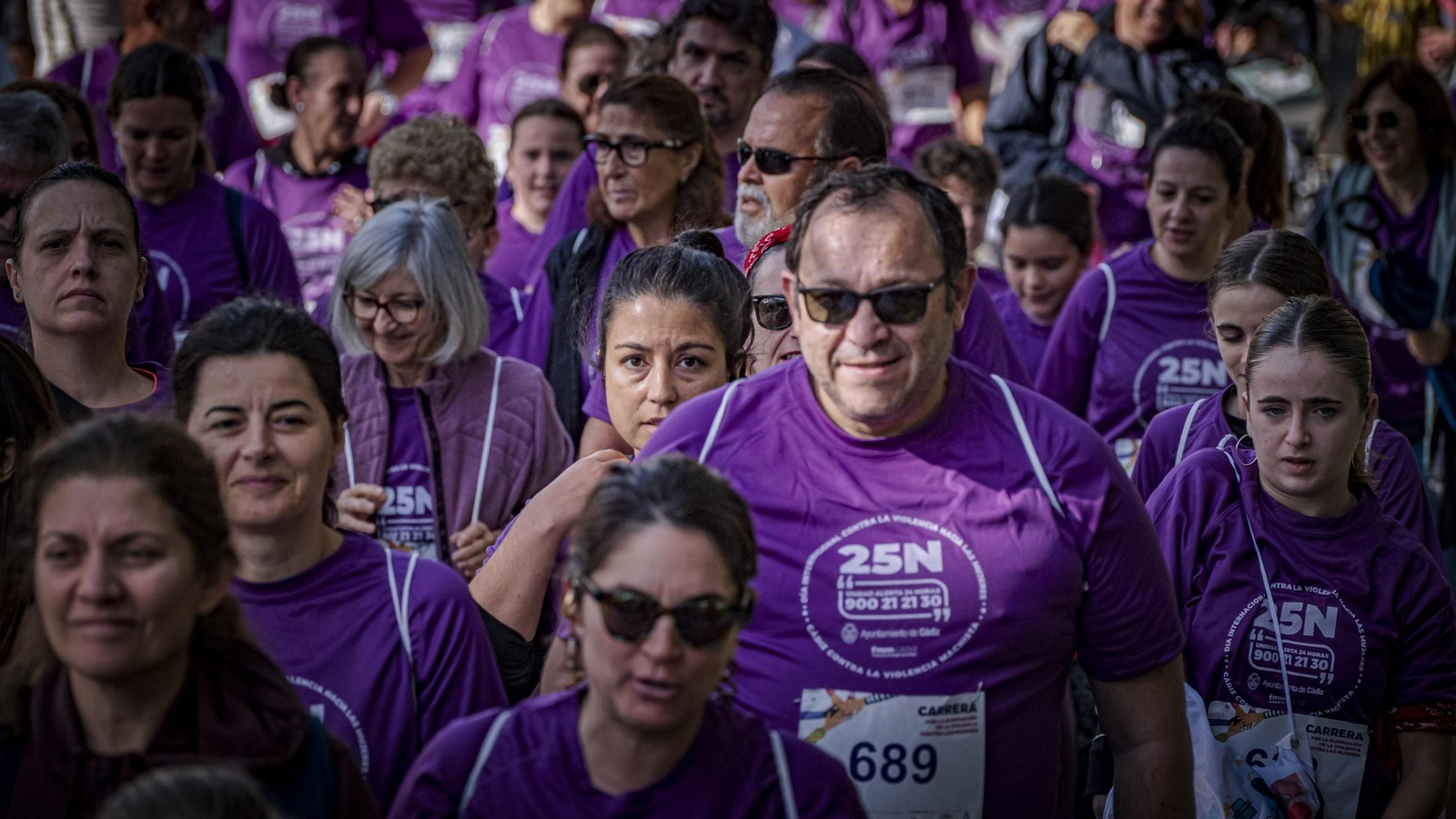 Búscate entre las imágenes de la III Carrera de Cádiz por la Eliminación de la Violencia contra las Mujeres